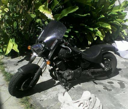 Vendo moto super shadow keeway personalizada 04265187418
