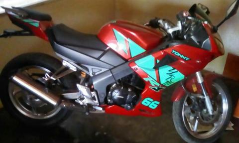 Se Vende Moto R1 Es Perfecto Estado