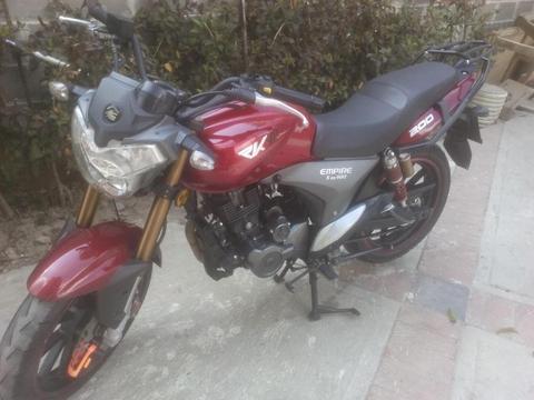 VENDO MOTO RKV 2013