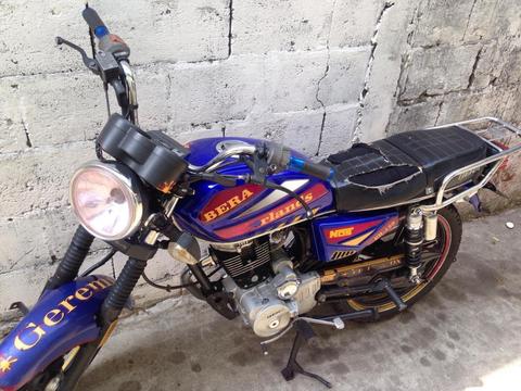 Se vende moto bera