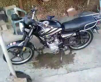 VENDO MOTO BERA SOCIALISTA