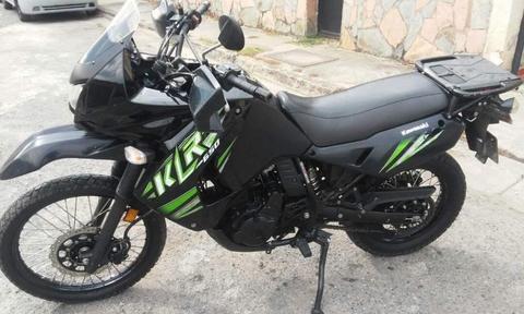 KLR 2014 SIN DETALLES. COMO NUEVA. PRECIO: 2000. TLF 04244676667