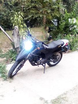 VENDO MOTO TX 200, AÑO 2011