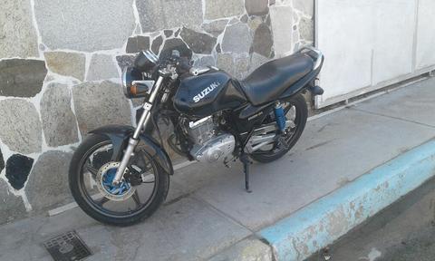 Suzuki en 125 Detalles El Tanque Un Golp