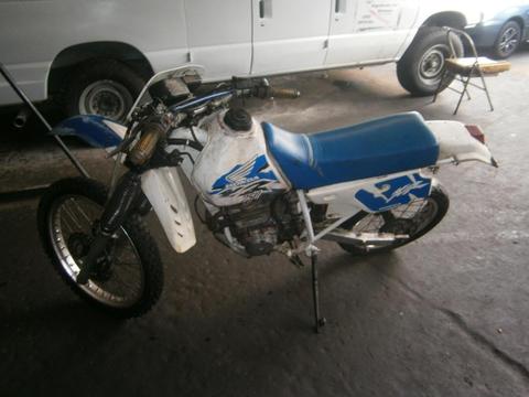 se vende honda xr250r año 96