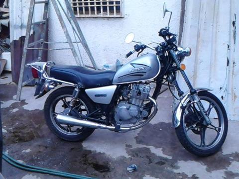 MOTO SUZUKI