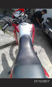 Vendo Barata Moto 2013