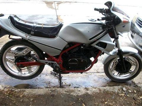 En venta moto Honda CC 250