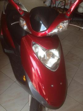 Se vende moto Hj Suzuki año 2013 automatica en perfecto estado