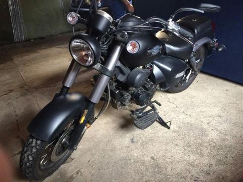 Moto Black Renegade
