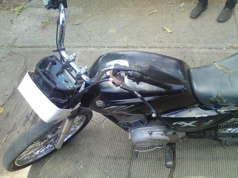 vendo o cambio moto ax100 año2009