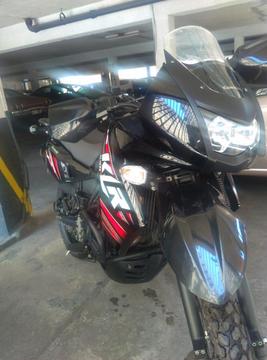 Moto Kawasaki KLR 650 / 340 km con accesorios