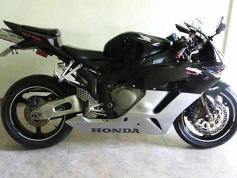 Por motivo de viaje Vendo Honda CBR 1000RR 2004