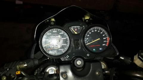 Vendo Mi Um 200 Año 2014 sin Detalles