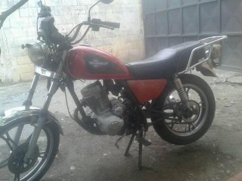 Moto Bera Leon