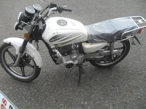 SE VENDE MOTO BERA 2011