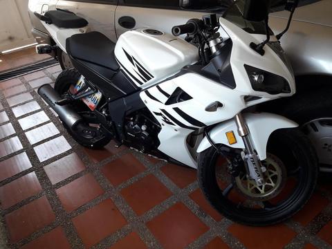 Vendo moto Bera R1