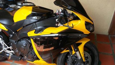 Yamaha R1 1000 2009 Cbr Gsx R6 Benelli