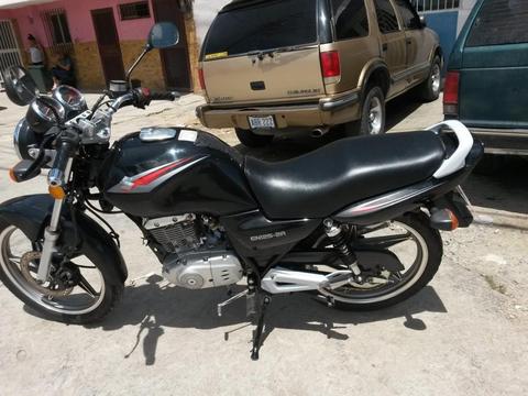 moto suzuki en 2012 vendo o cambio por carro