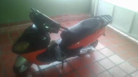 vendo o cambio moto automatica año 2006 detalles esteticos s