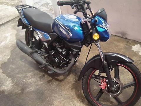 VENDO MOTO UM 150R CON 7MIL KM 04147613388