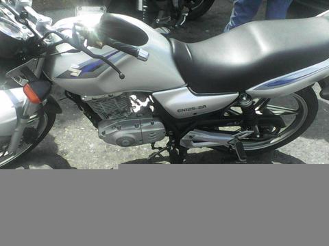 Se vende EN 125 suzuki tlf 04263853335