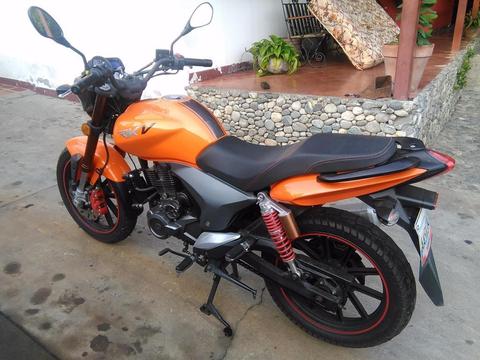 POR NO USAR VENDO MOTO RKV AÑO 2013