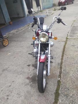 Vendo moto super shadow 2011250c usada