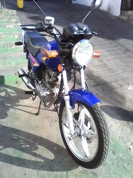 vendo mi linda moto suzuki HJ 150 por motivo de viaje