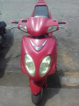 Vendo Moto Automatica en Buen Estado