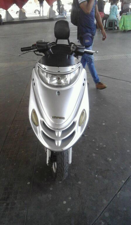 se vende moto automatica 100 operatiba llamar al 04241321758 0 02124482213