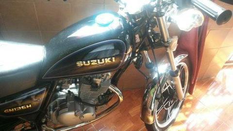 vendo moto suzuki GN año 2016 nueva de paca 0 km color negra