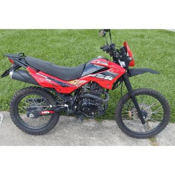 Vendo Moto Usada Marca UM en excelente condiciones