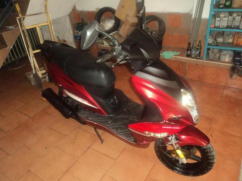 Por motivo de viaJe se vende bera runner 2013