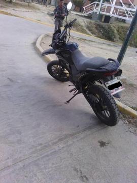 Se vende Moto DT Bera año 2012 en buenas condiciones, color negro