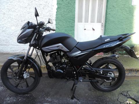 vendo moto marca UM fast wind en excelente estado