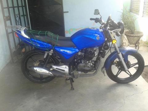 vendo esta moto por motivo de viaje se encuentra operativa