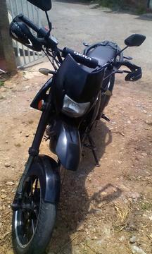 Dt Bera negro 200cc año 2012 perfectas condiciones papeles al dia, prende por botón inf al 04140796662