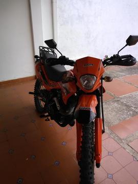 Moto Um Dsr 200