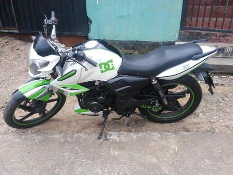 se vende moto bera BZR 200