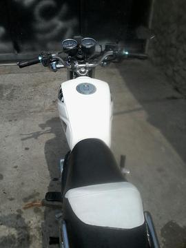 Vendo Moto 2011 en Buen Estado con Su 2