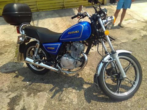 Moto suzuki gn125 año 2013