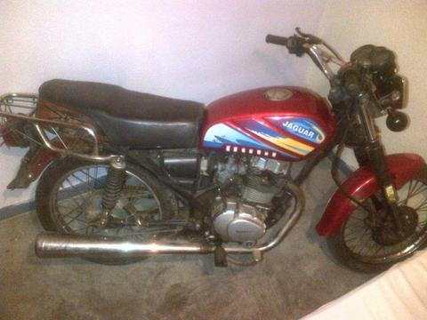 Se vende moto Jarguar 2006