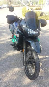 vendo mi bella klr 650 2014 por motivo de viaje