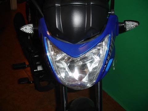 EN VENTA DE PAQUETE MOTO UM NITROX 150CC AÑO 2017