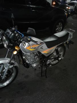 se vende moto hj año 2012 gris