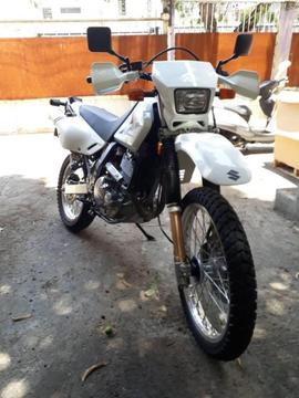 SUZUKI DR 650 2012 practicamente Nueva