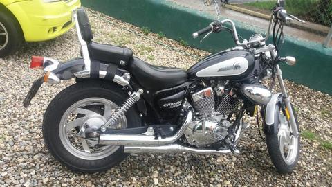 se vende moto super shadow 250