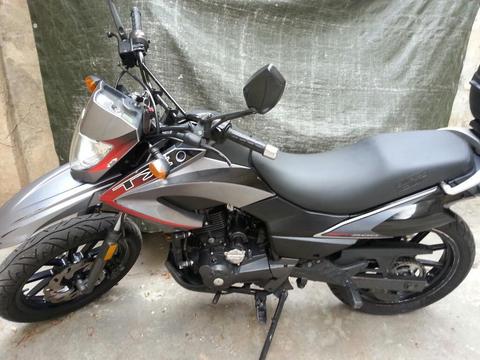 Moto Tx200
