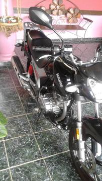 se vende moto en muy buen estado poco uso caucho trasero nuevo muy bien conservada